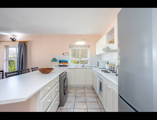 3 BEDROOM APARTMENT TO LET IN HOUT BAY CENTRAL